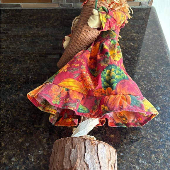 Fall scarecrow decor - Picture 4 of 4